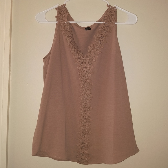 Elegant Tan Lace Trim Women's Top women's M lace floral - Picture 2 of 5